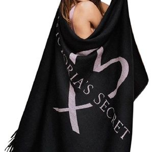Victoria Secret Blk& Pnk Heart Fringed Blanket